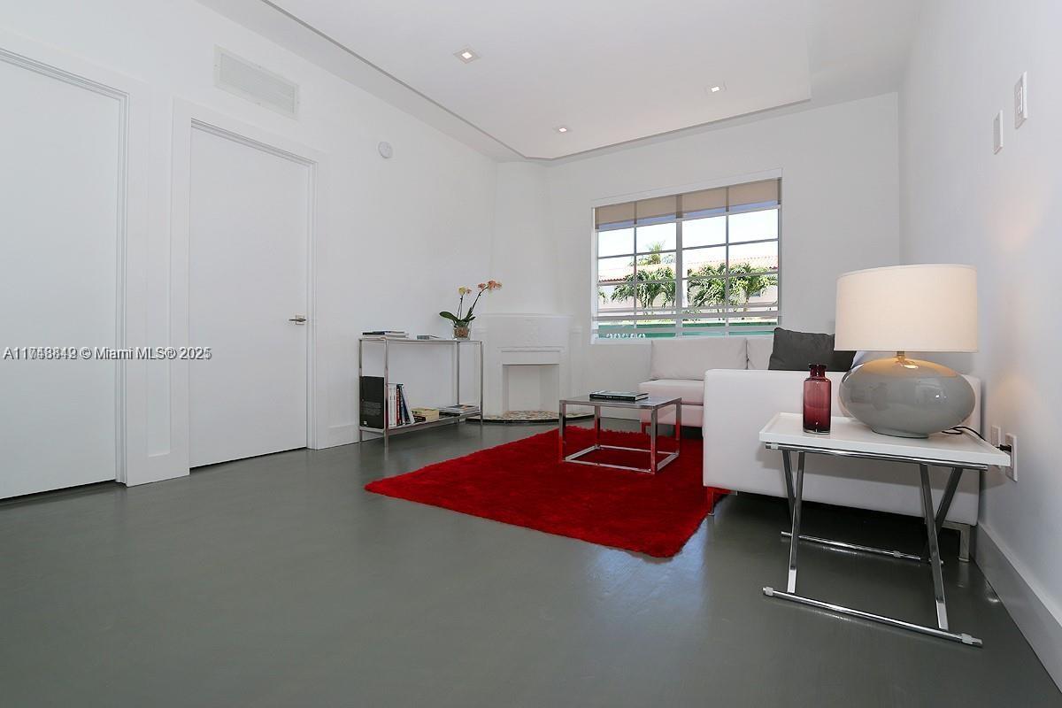 Property for Sale at 600 15th St 6, Miami Beach, Miami-Dade County, Florida - Bedrooms: 1 
Bathrooms: 1  - $330,000