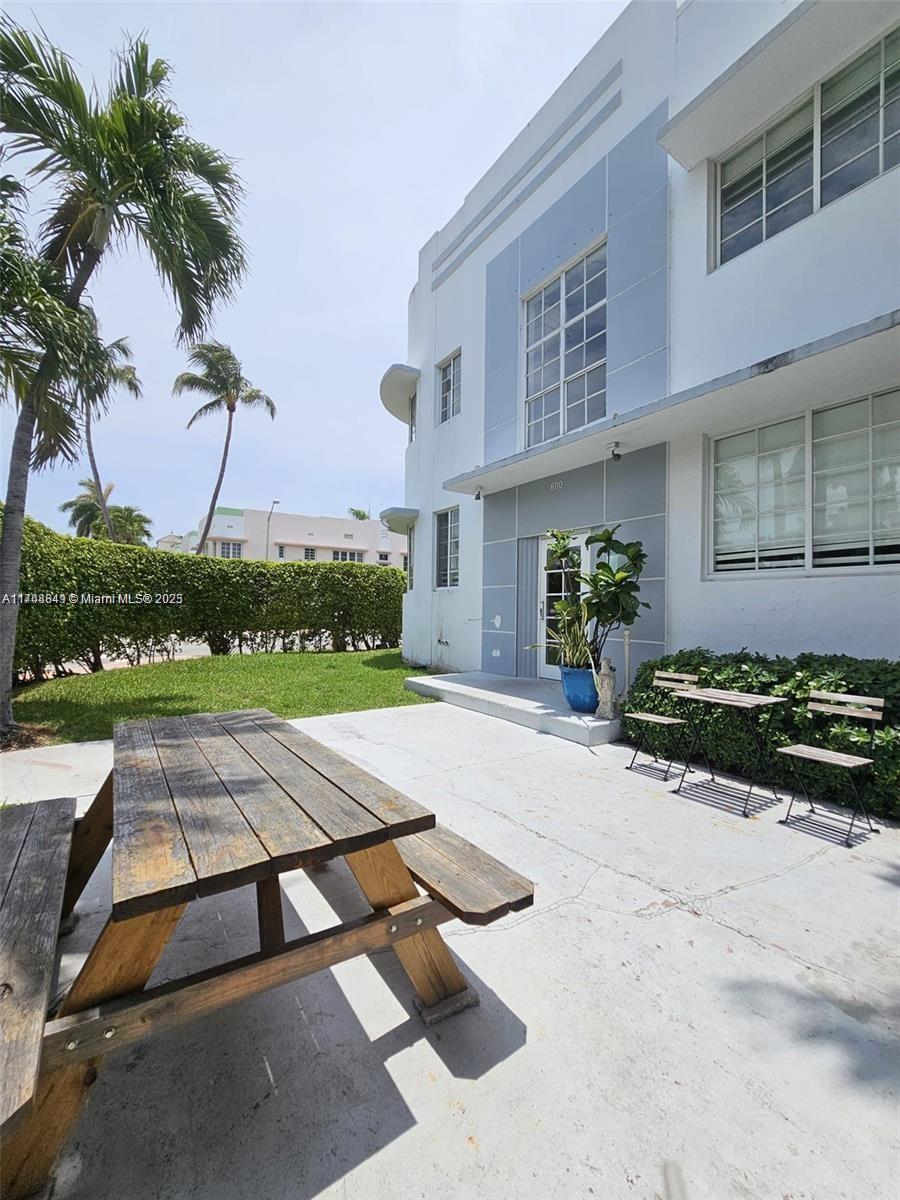 THE MORRISON CONDO - Residential