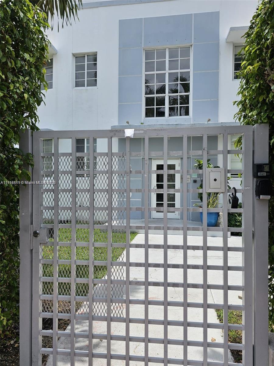 THE MORRISON CONDO - Residential