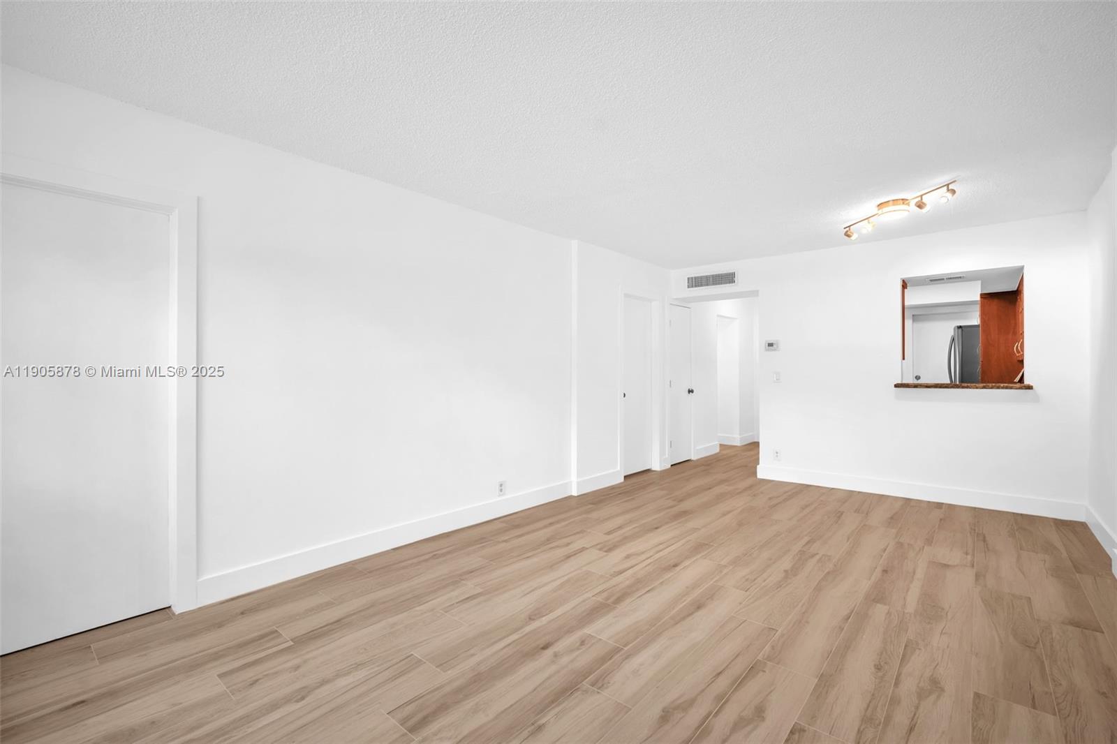 APRIL BREEZE CONDO - Residential Lease