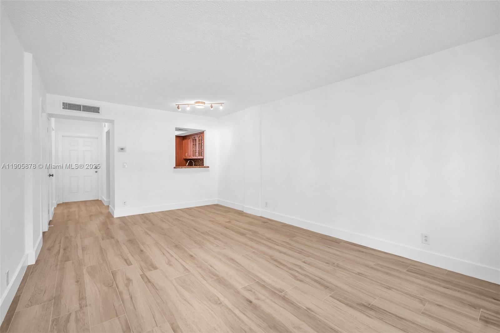 APRIL BREEZE CONDO - Residential Lease