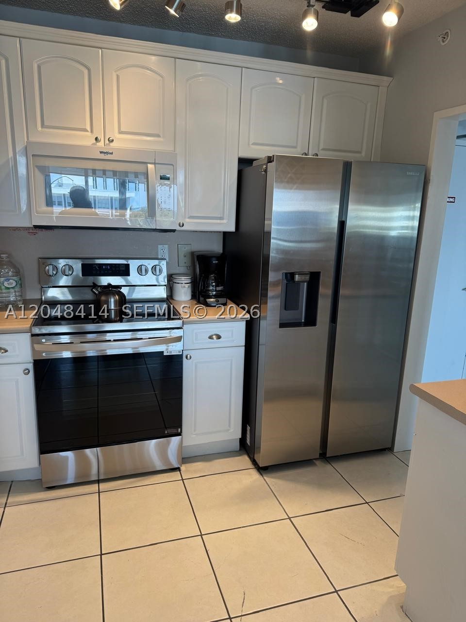 5601 Collins Ave 823