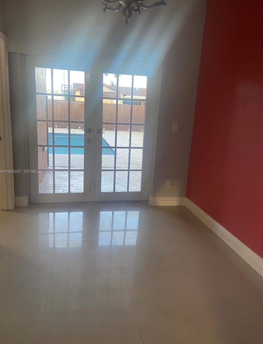 SOUTH MIAMI LAKES - Residential