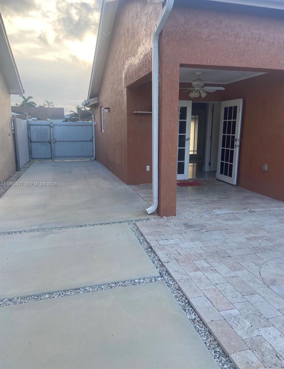 SOUTH MIAMI LAKES - Residential