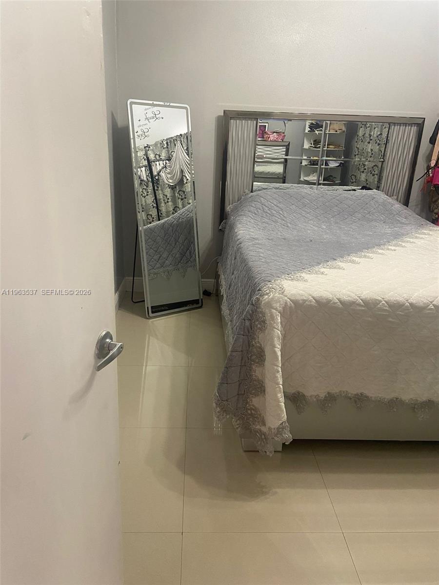 SOUTH MIAMI LAKES - Residential