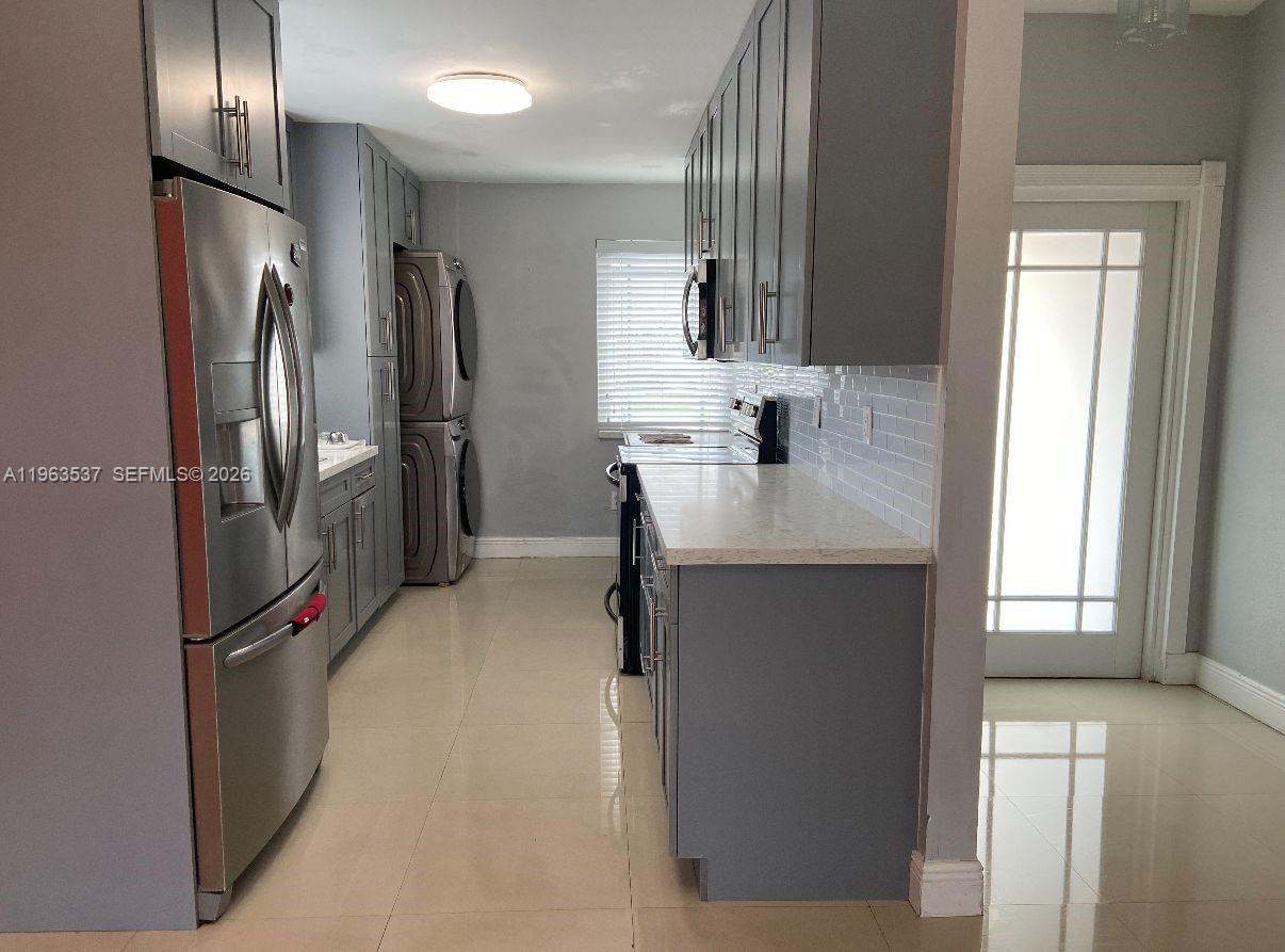 SOUTH MIAMI LAKES - Residential