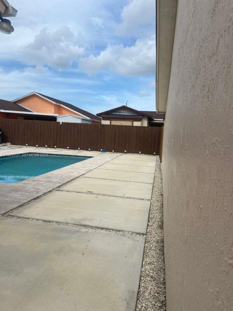 SOUTH MIAMI LAKES - Residential