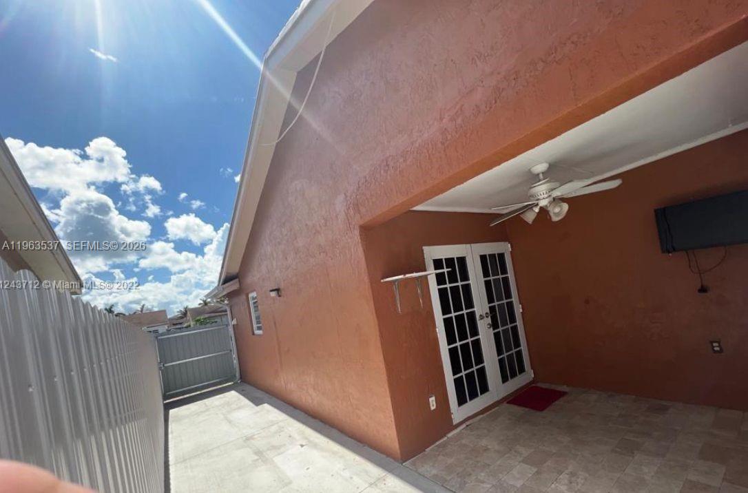 SOUTH MIAMI LAKES - Residential