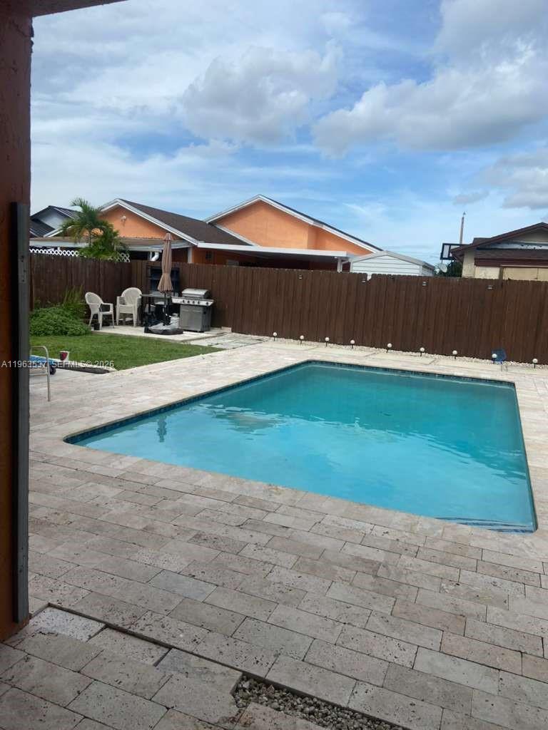 SOUTH MIAMI LAKES - Residential