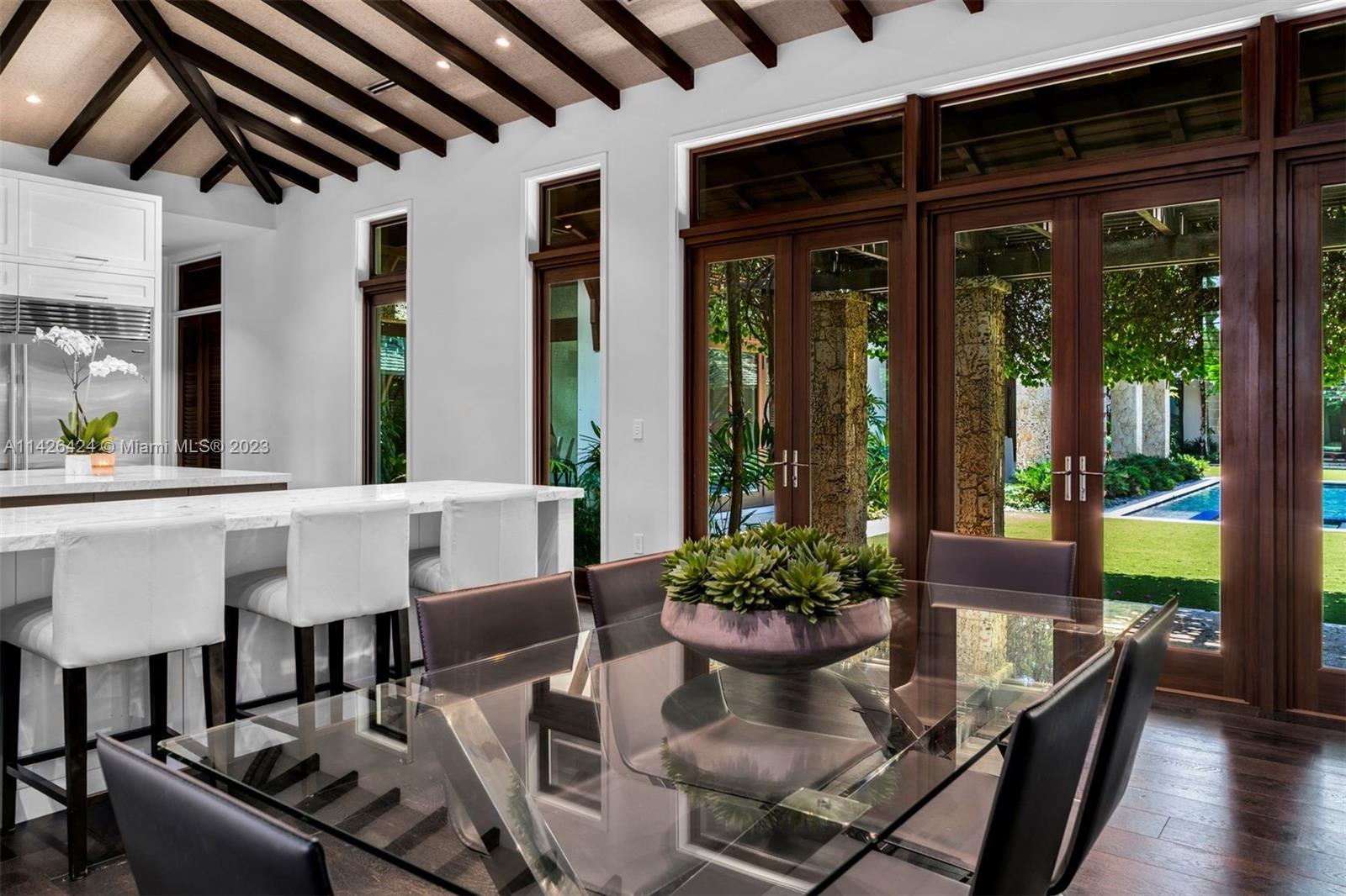 COLLINS MANOR - Residential