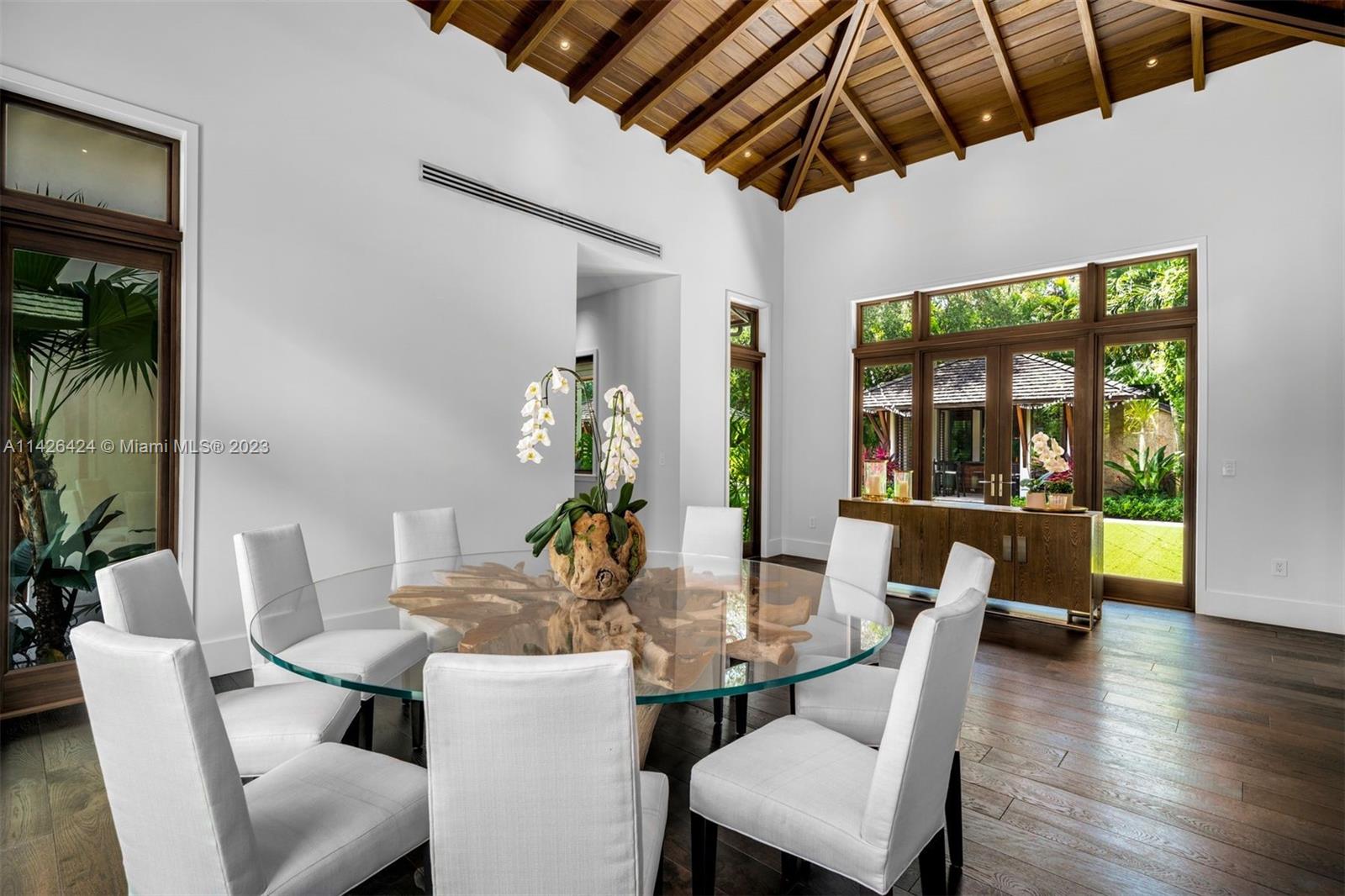 COLLINS MANOR - Residential