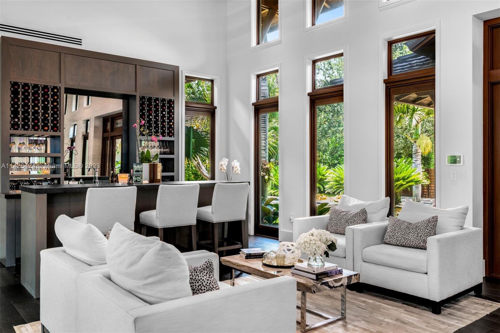 COLLINS MANOR - Residential