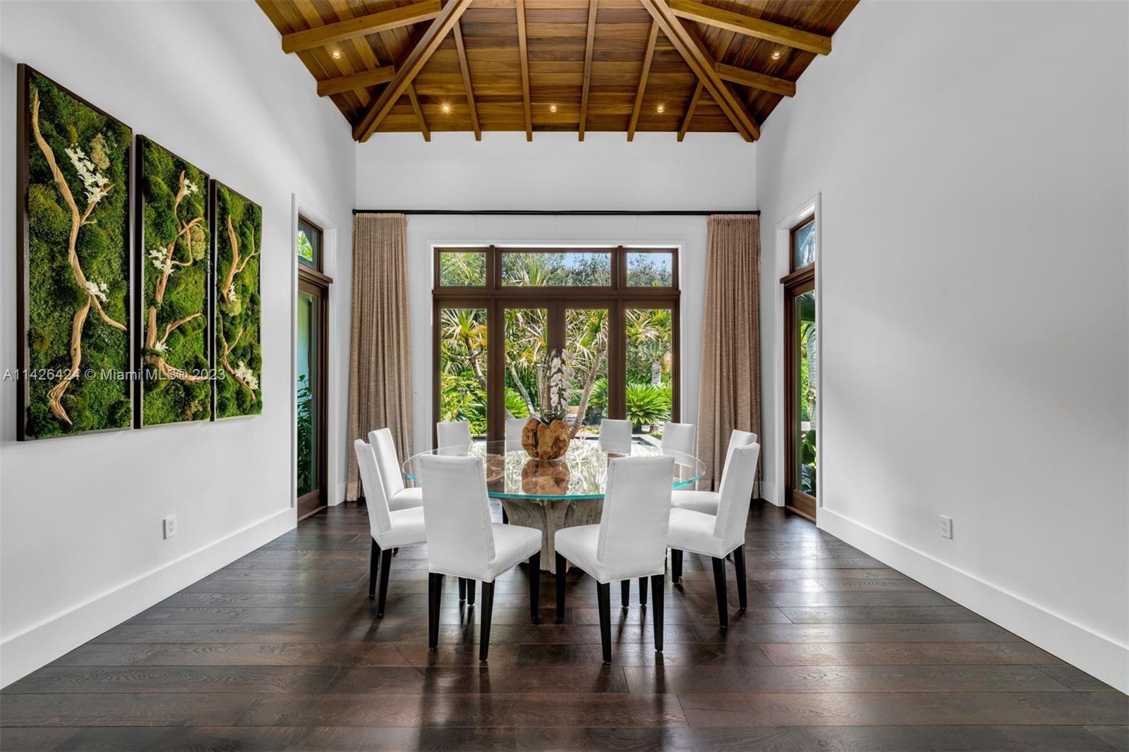 COLLINS MANOR - Residential