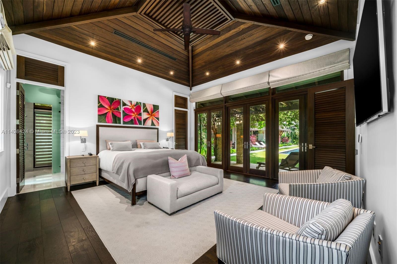 COLLINS MANOR - Residential