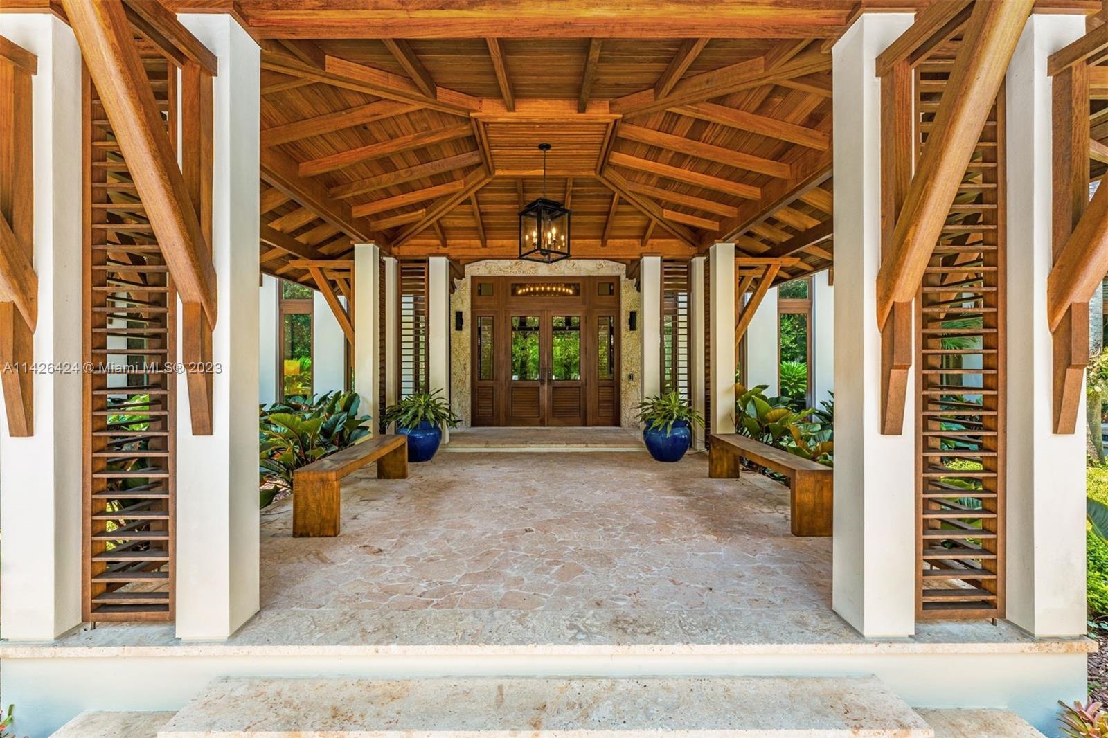 COLLINS MANOR - Residential