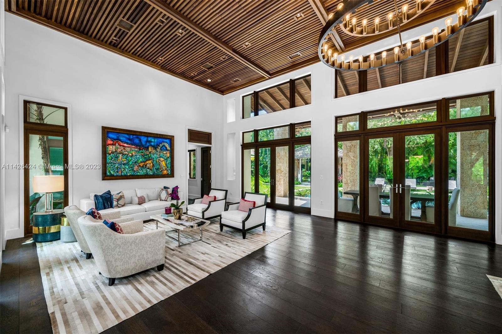 COLLINS MANOR - Residential