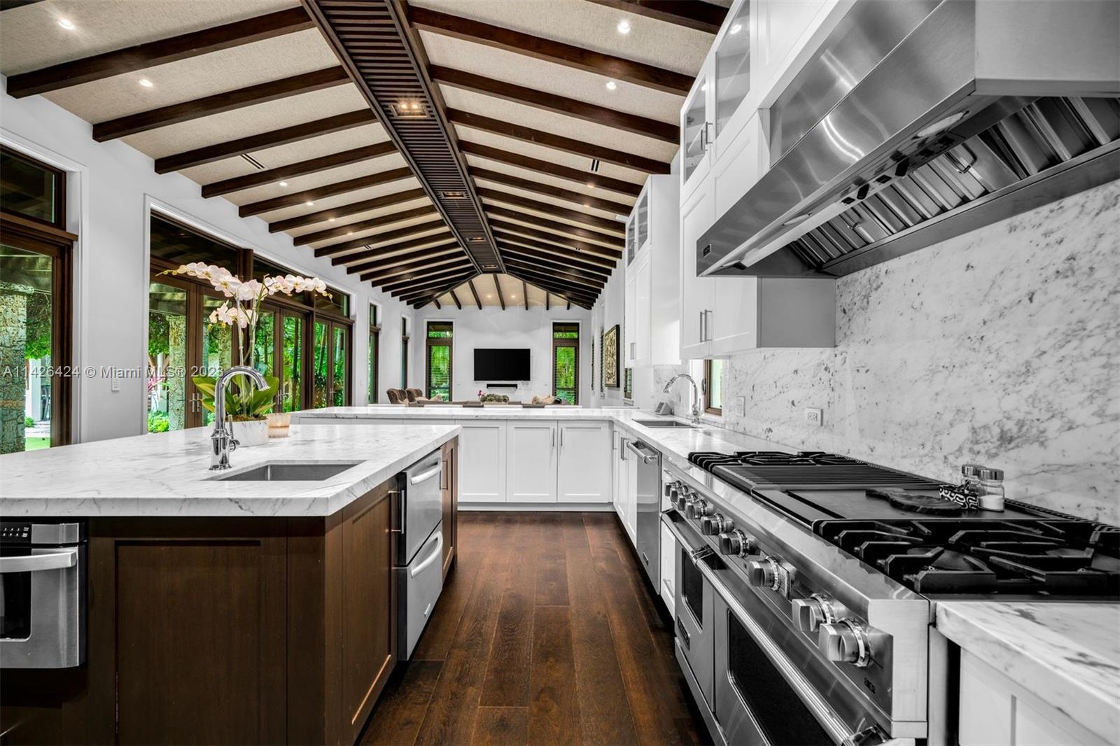 COLLINS MANOR - Residential