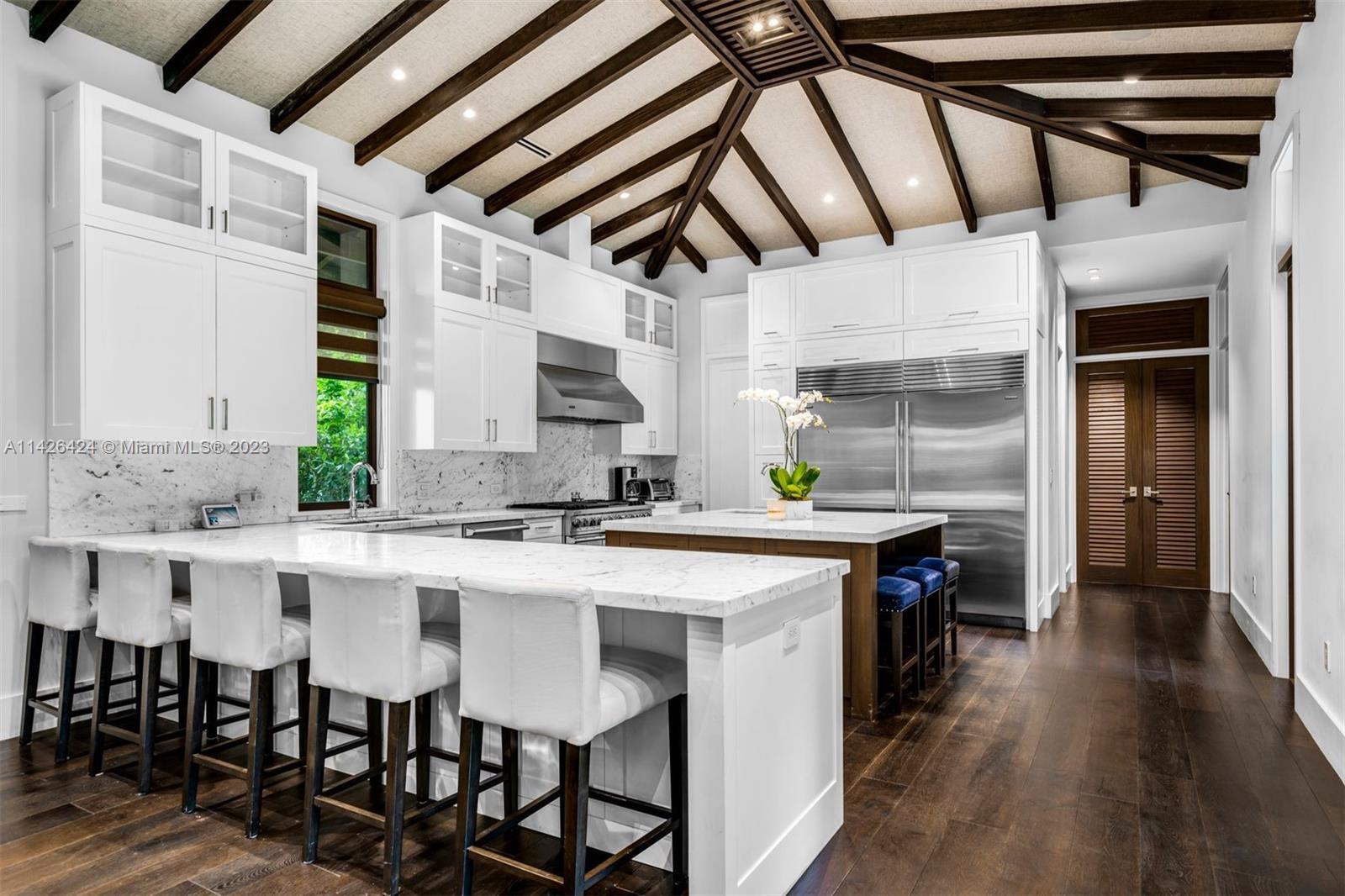 COLLINS MANOR - Residential