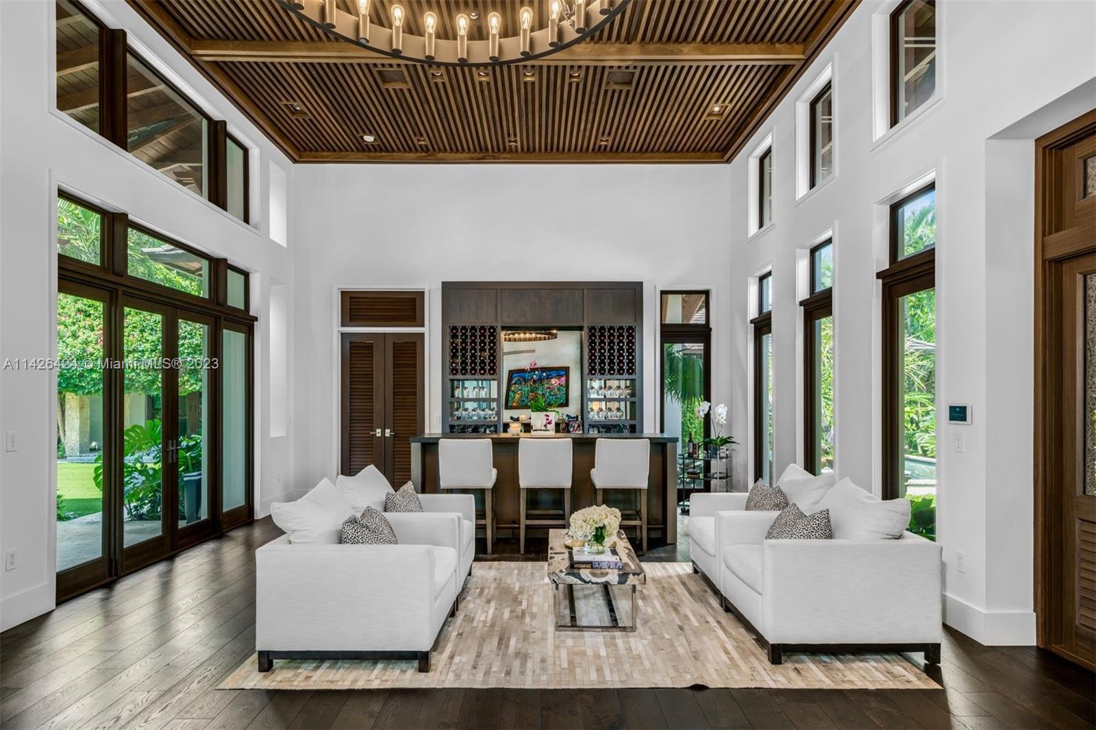 COLLINS MANOR - Residential