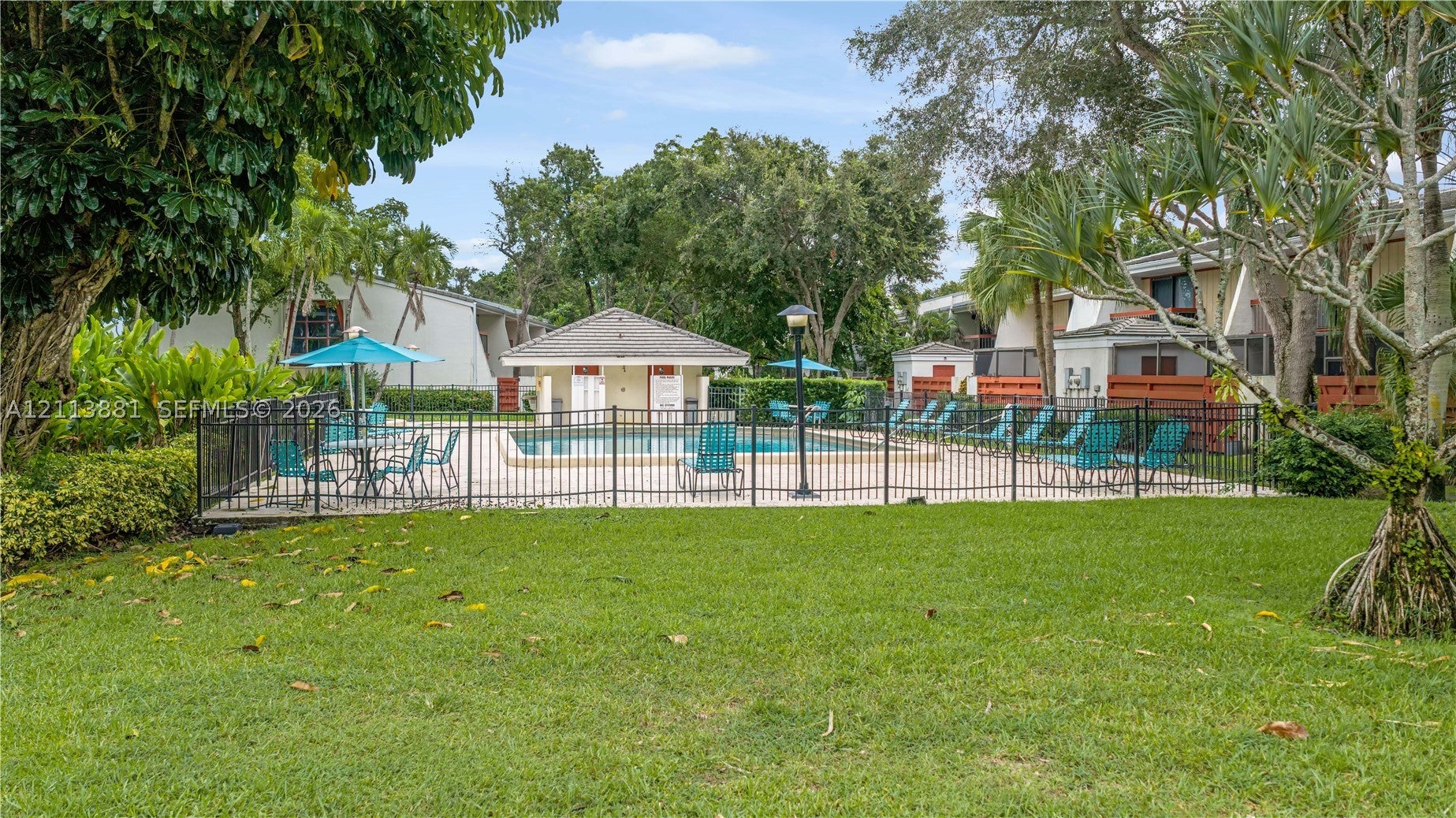 3886 Meadow Ln 250
