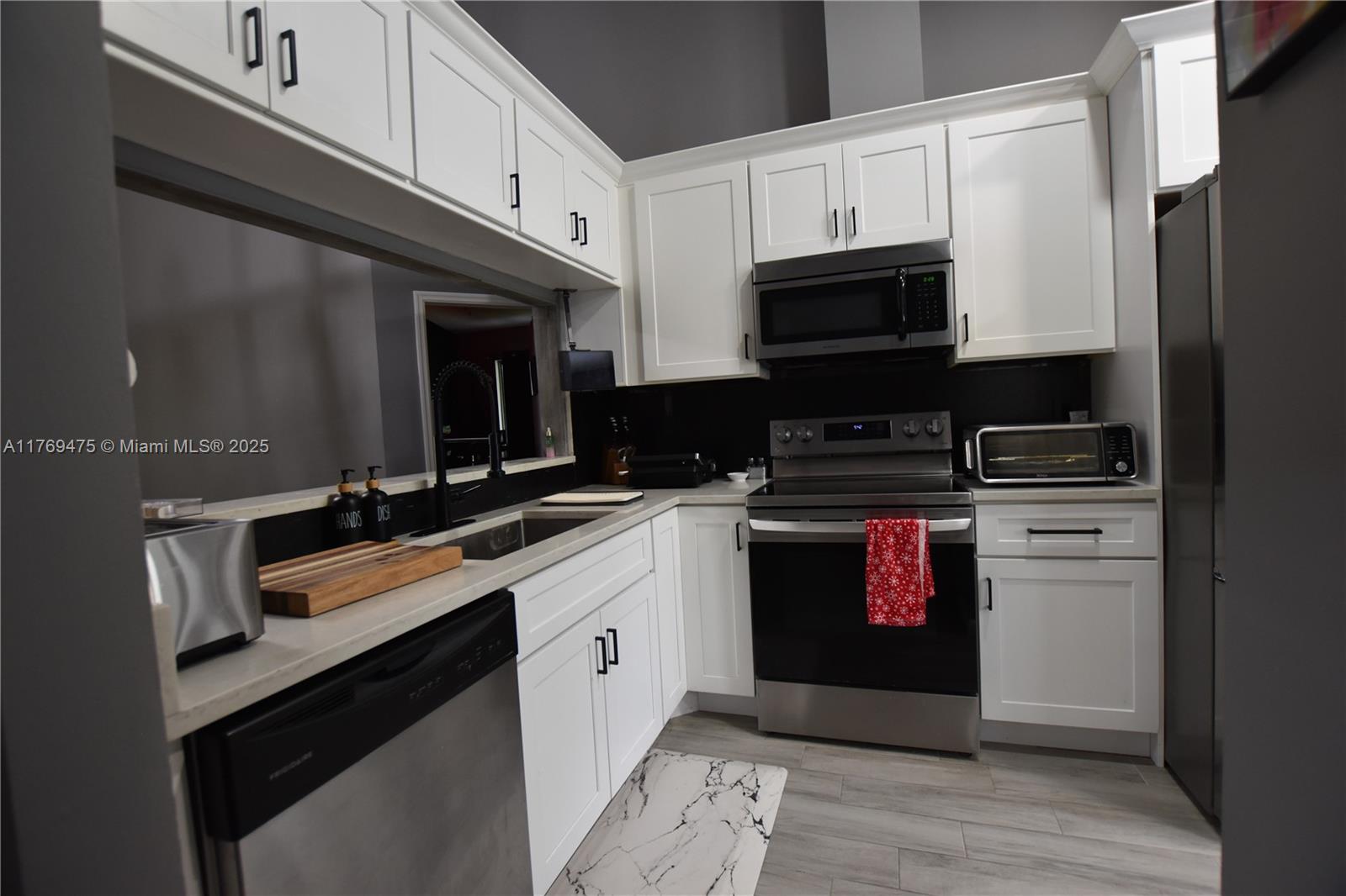 HARBOUR POINTE AT RIVER B - Residential
