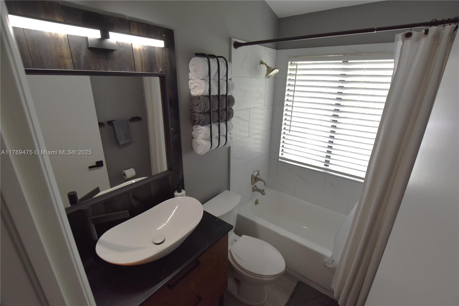 HARBOUR POINTE AT RIVER B - Residential