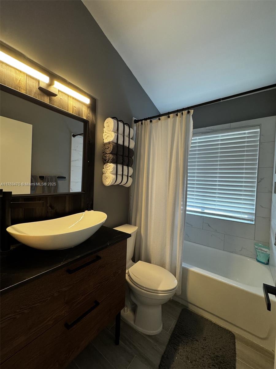 HARBOUR POINTE AT RIVER B - Residential