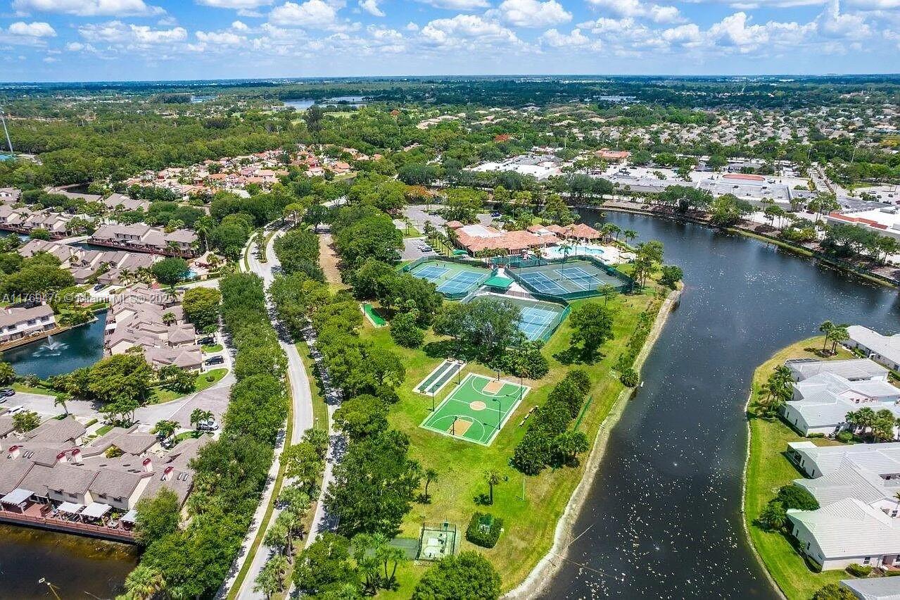 HARBOUR POINTE AT RIVER B - Residential