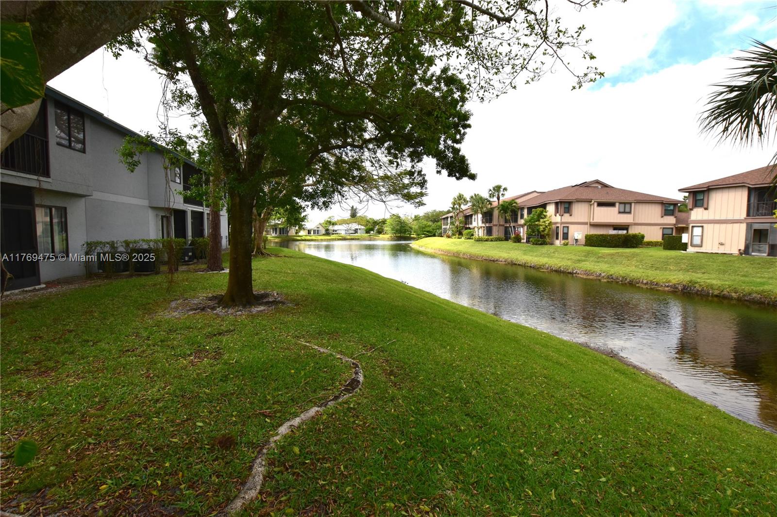 HARBOUR POINTE AT RIVER B - Residential