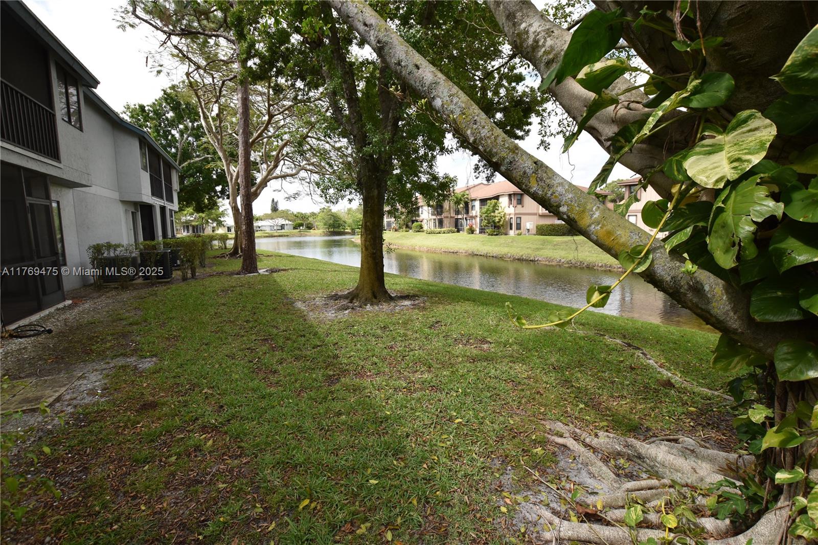 HARBOUR POINTE AT RIVER B - Residential