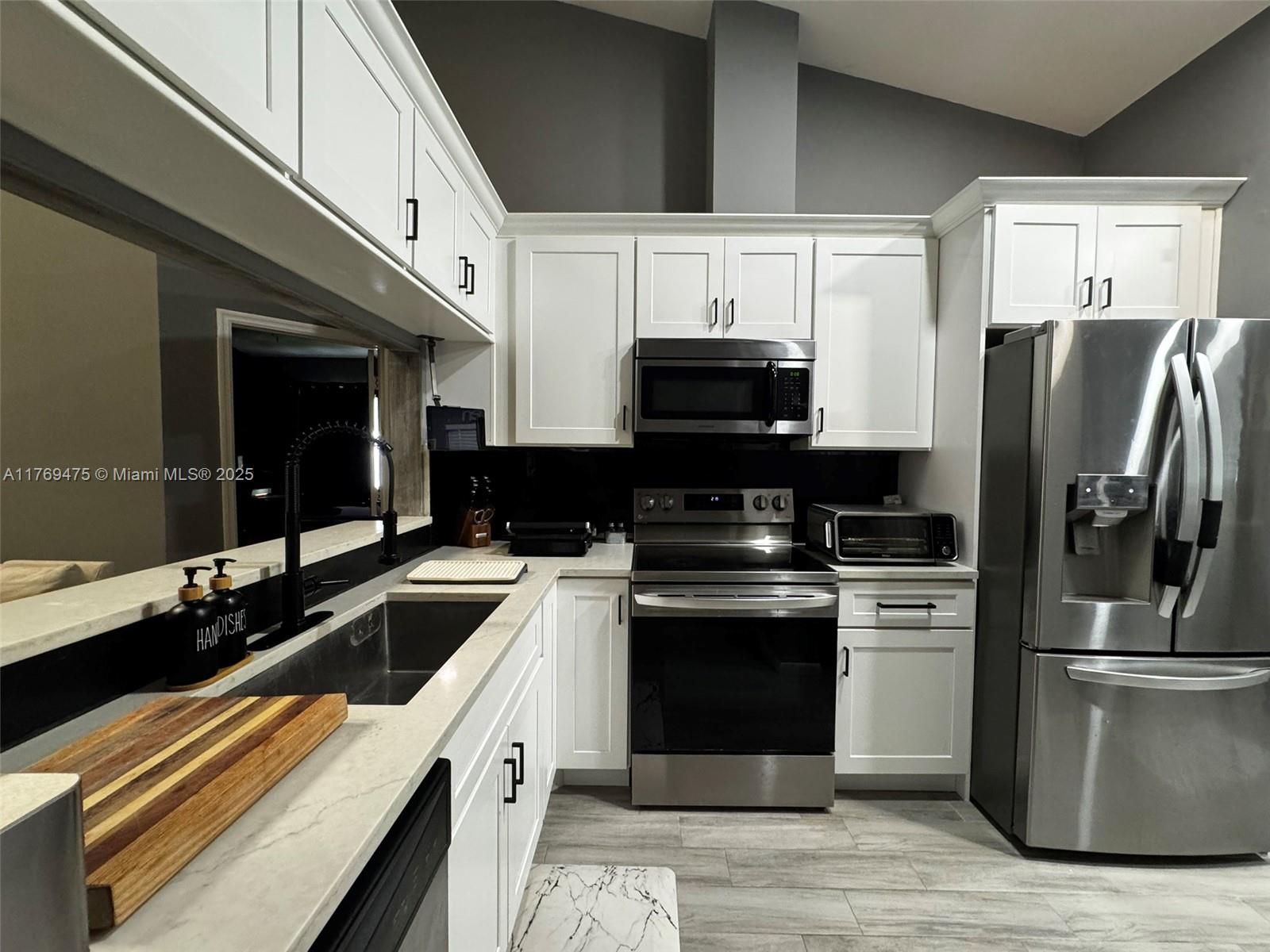HARBOUR POINTE AT RIVER B - Residential