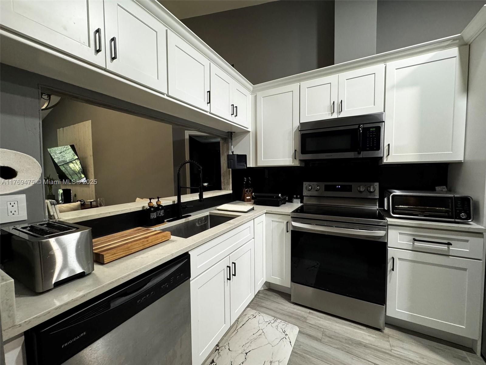 HARBOUR POINTE AT RIVER B - Residential