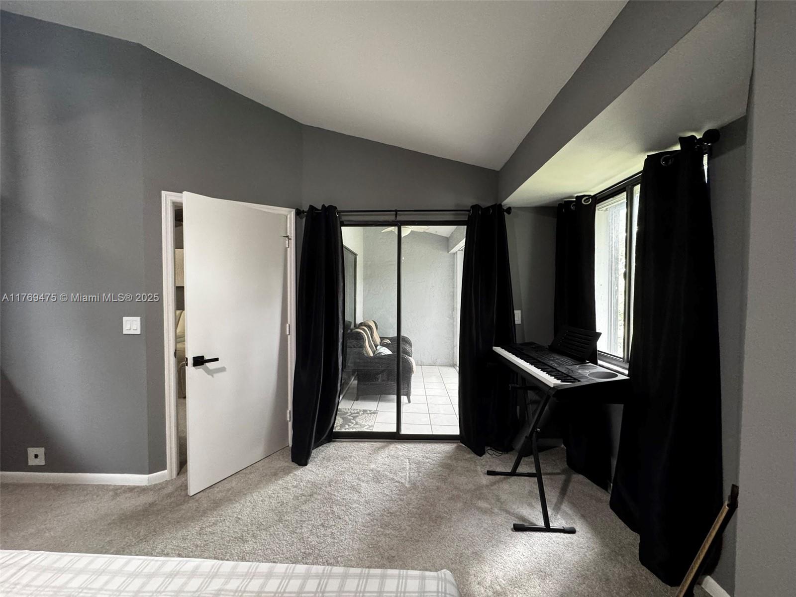HARBOUR POINTE AT RIVER B - Residential