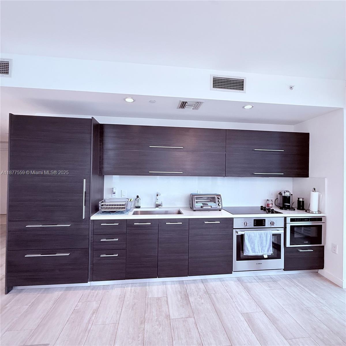 55 SW 9th St 4003