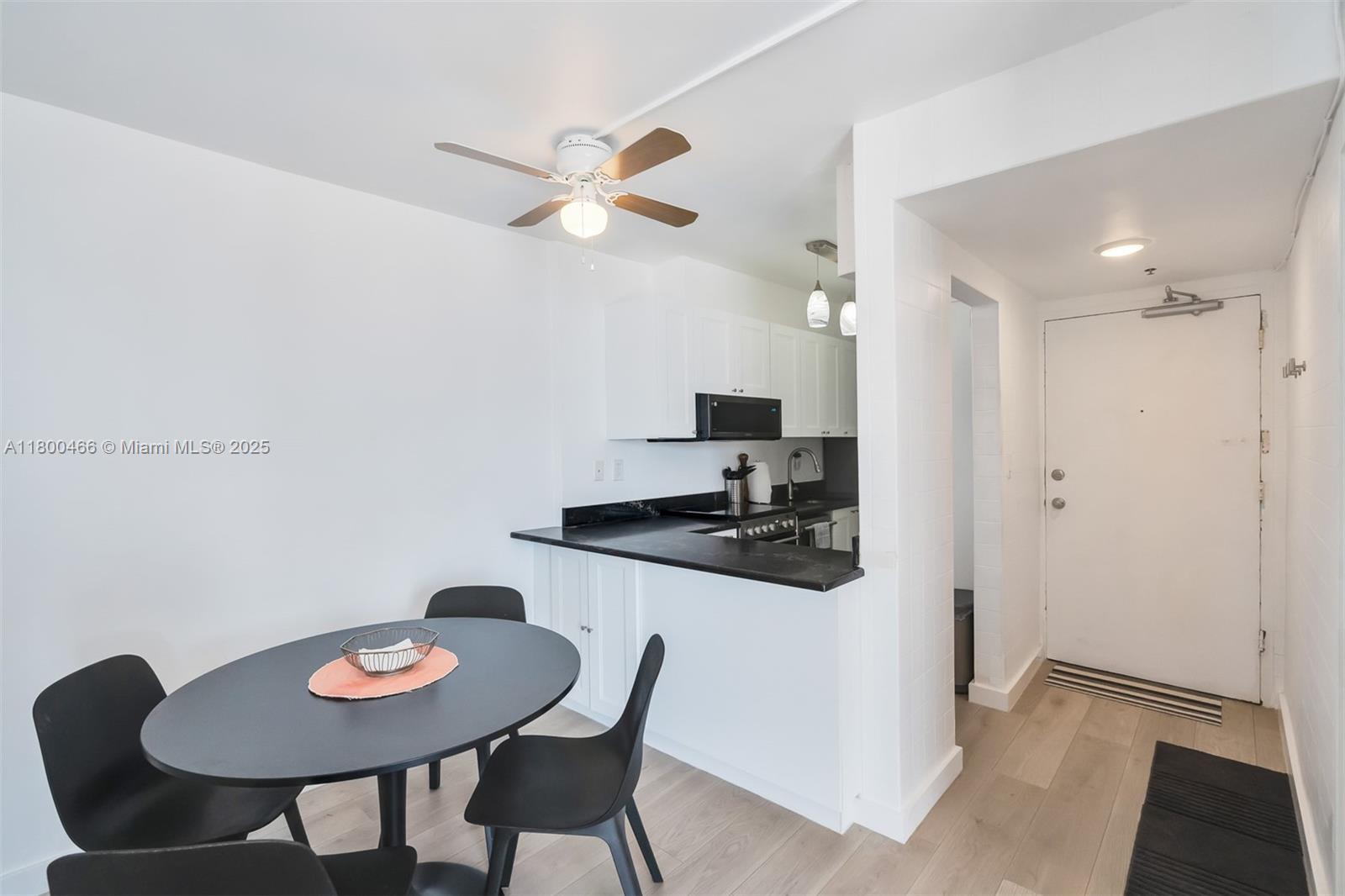 1255 Collins Ave 903
