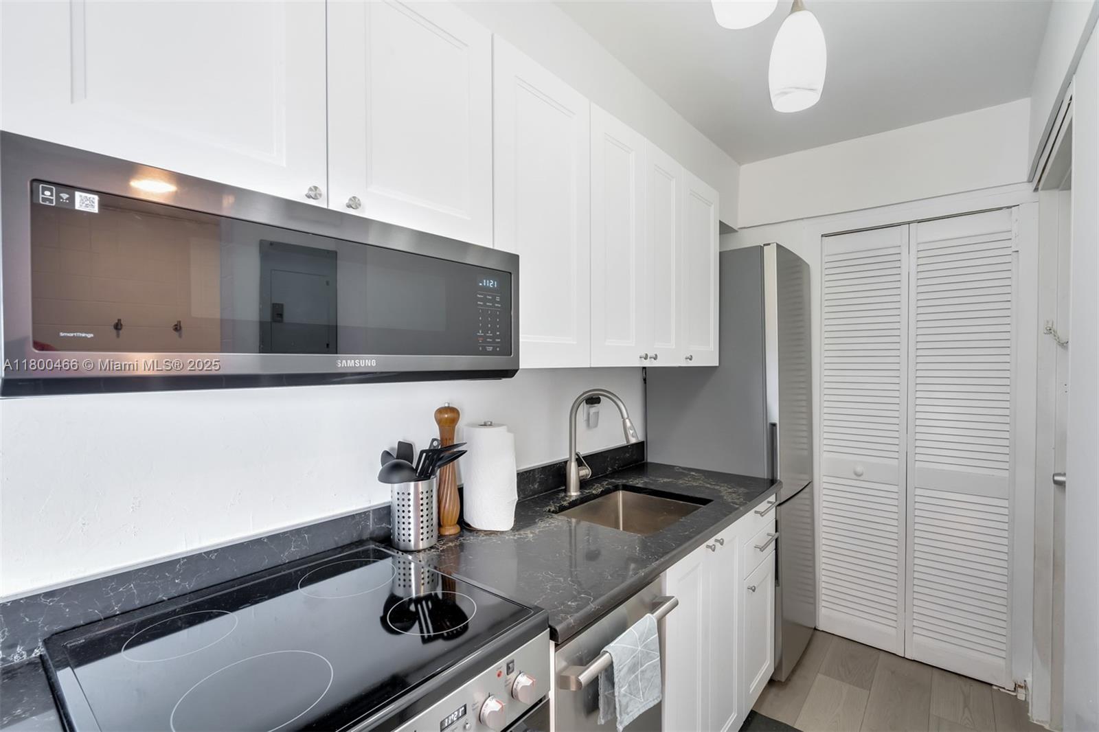 1255 Collins Ave 903