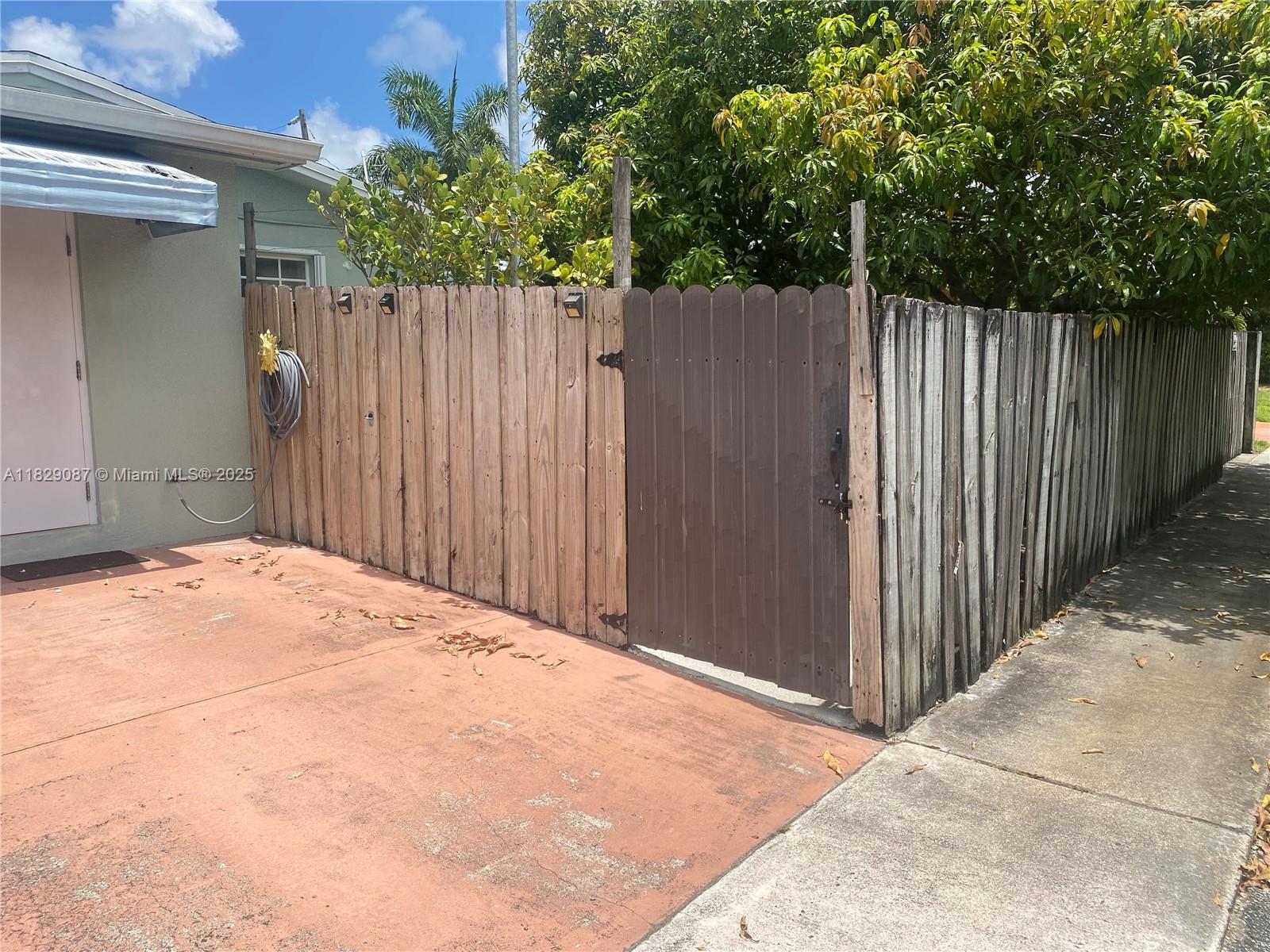 Enjoy a thoughtfully designed studio apartment, this unit maximizes comfort in a quiet desirable area in Pembroke Pines with the perfect blend of privacy. A great location for comfort and relaxation. Night life experience is 20 minutes away, shops restaurant, banks, gym, parks, retail stores and schools are minutes away. Rapid approval process is available and the property ready to be occupied. Contact agent today for an appointment. This location is ideal for a student, Broward College is a 10 minutes walk and the Aviation school is even closer.