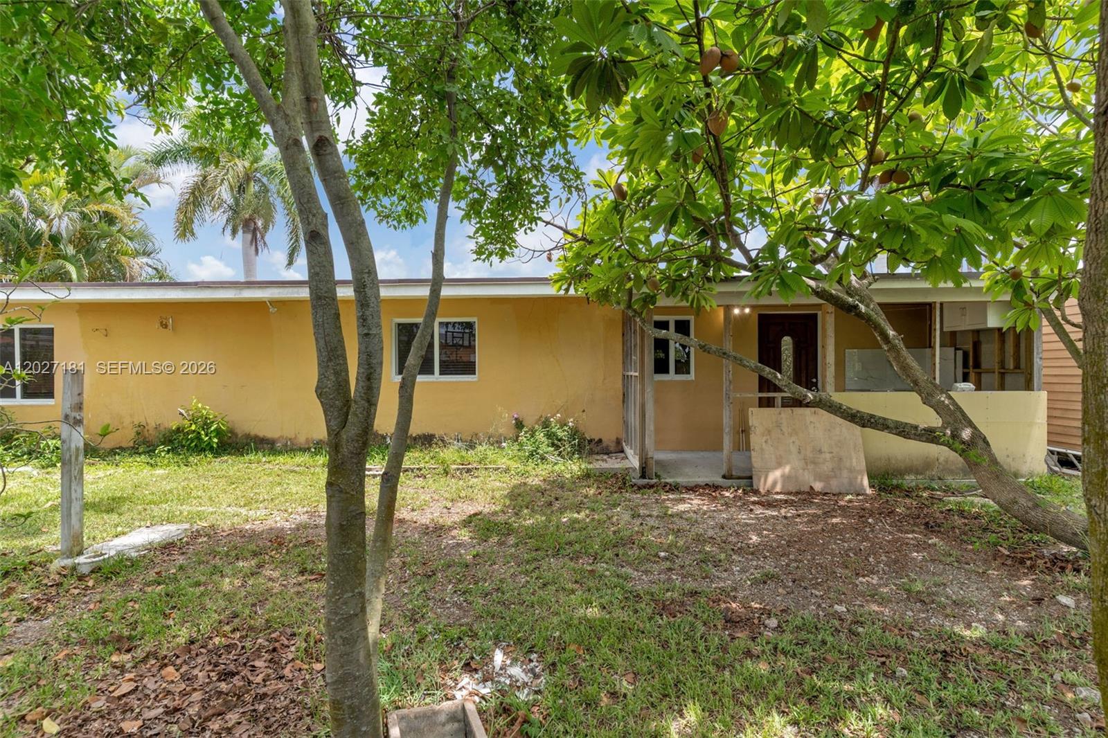AVOCADO MANOR - Residential