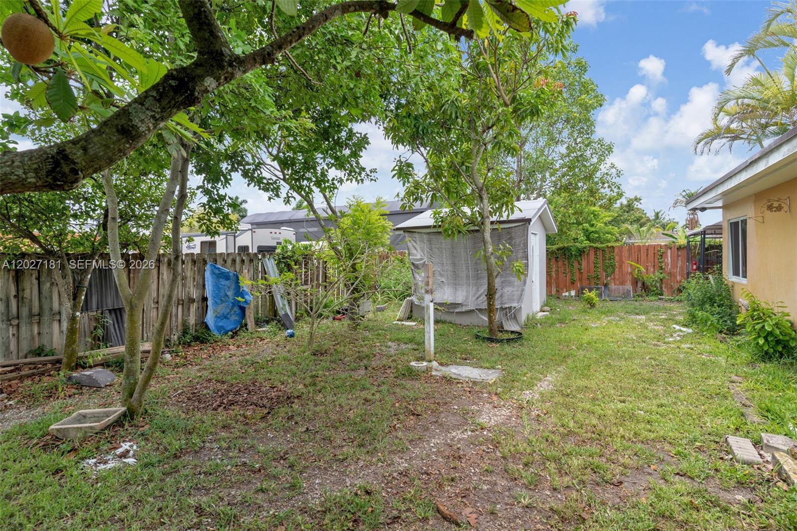 AVOCADO MANOR - Residential