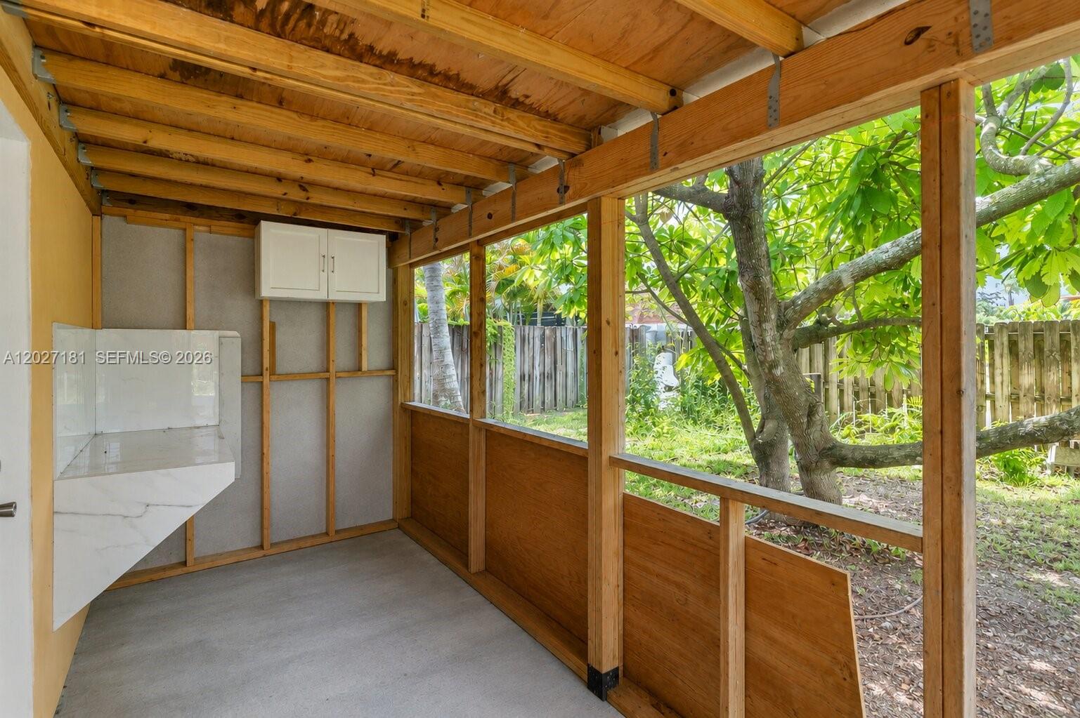 AVOCADO MANOR - Residential
