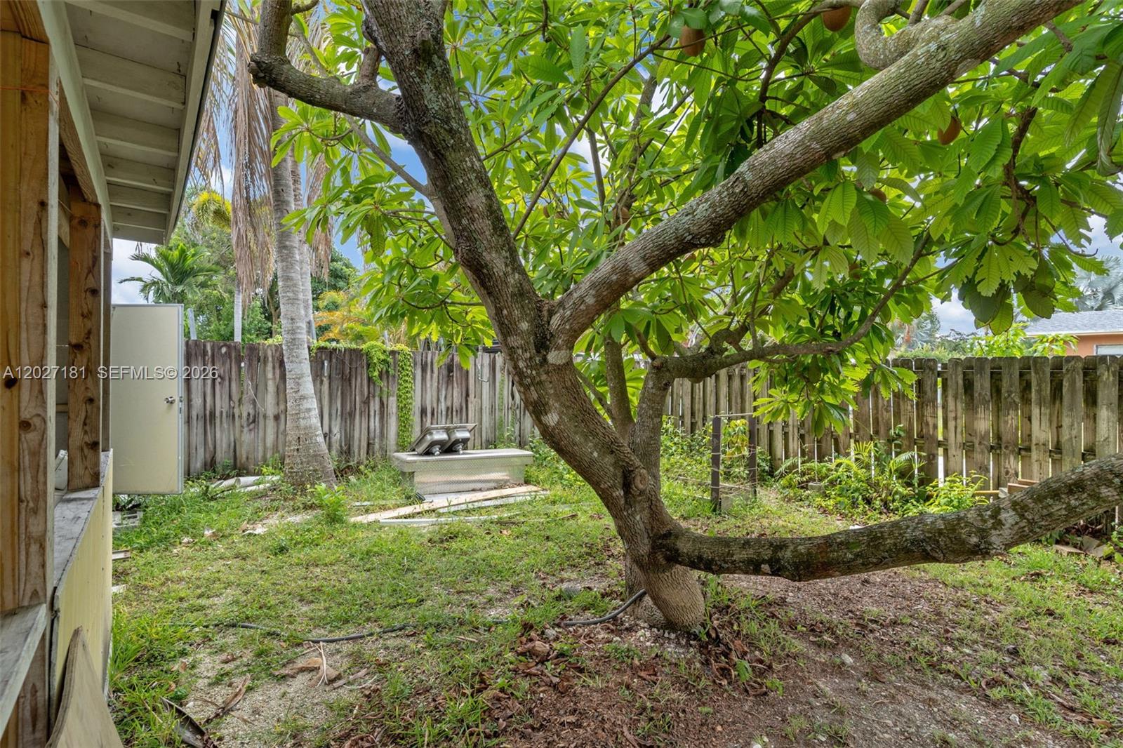 AVOCADO MANOR - Residential