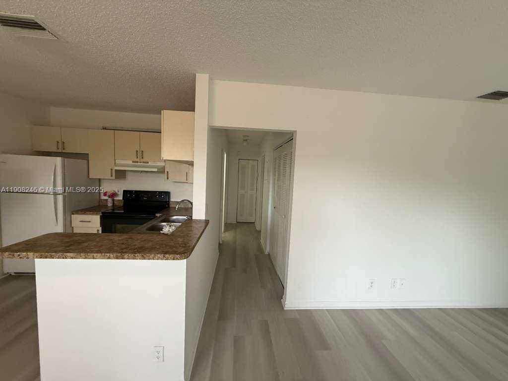 COUNTRY PARK CONDO - Residential Lease