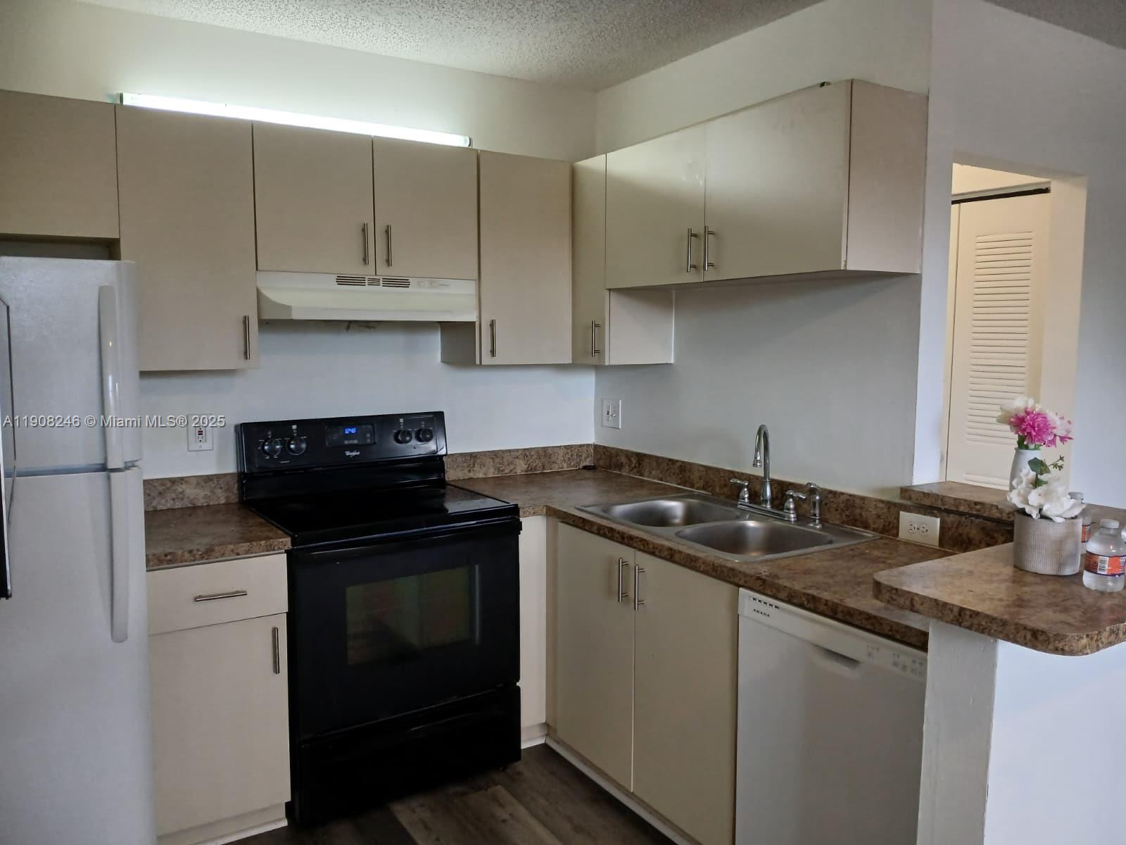 COUNTRY PARK CONDO - Residential Lease