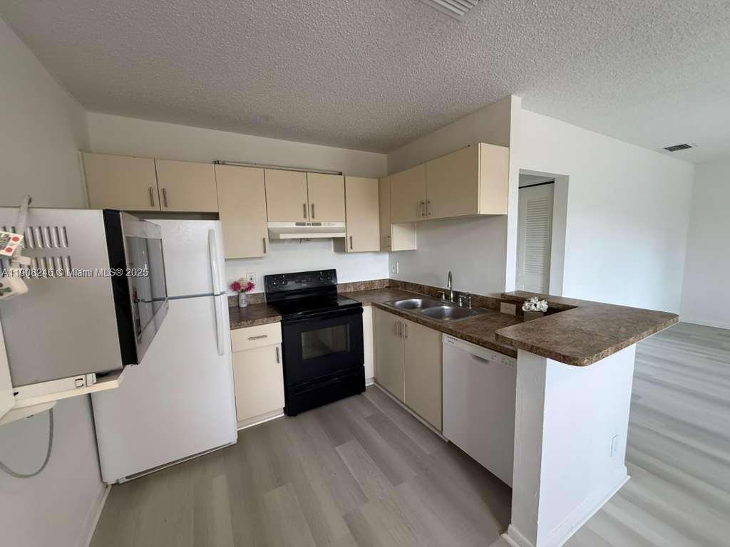 COUNTRY PARK CONDO - Residential Lease