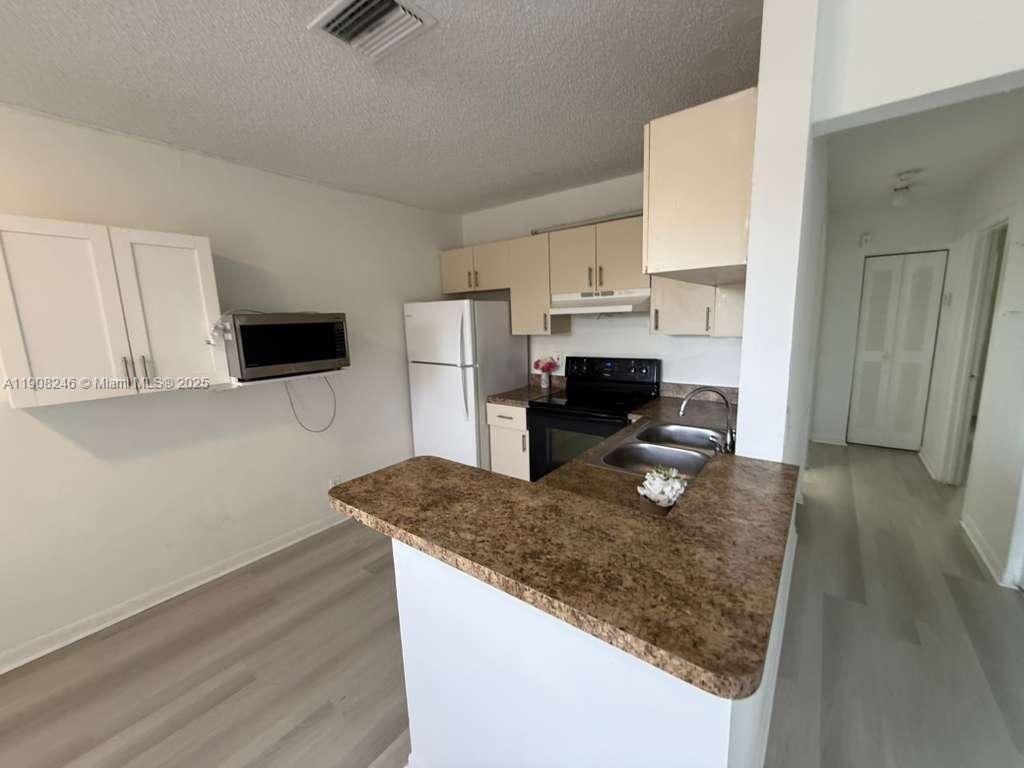 COUNTRY PARK CONDO - Residential Lease
