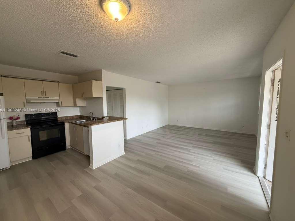 COUNTRY PARK CONDO - Residential Lease