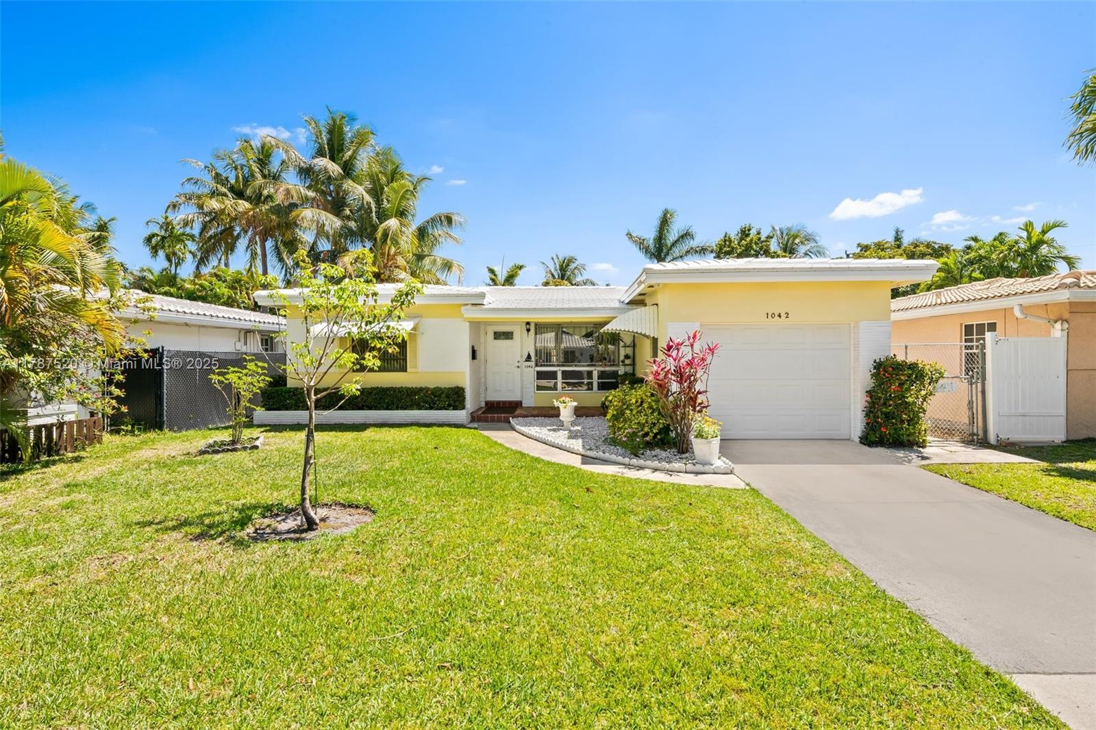 Property for Sale at 1042 Lincoln St, Hollywood, Broward County, Florida - Bedrooms: 3 
Bathrooms: 2  - $629,999
