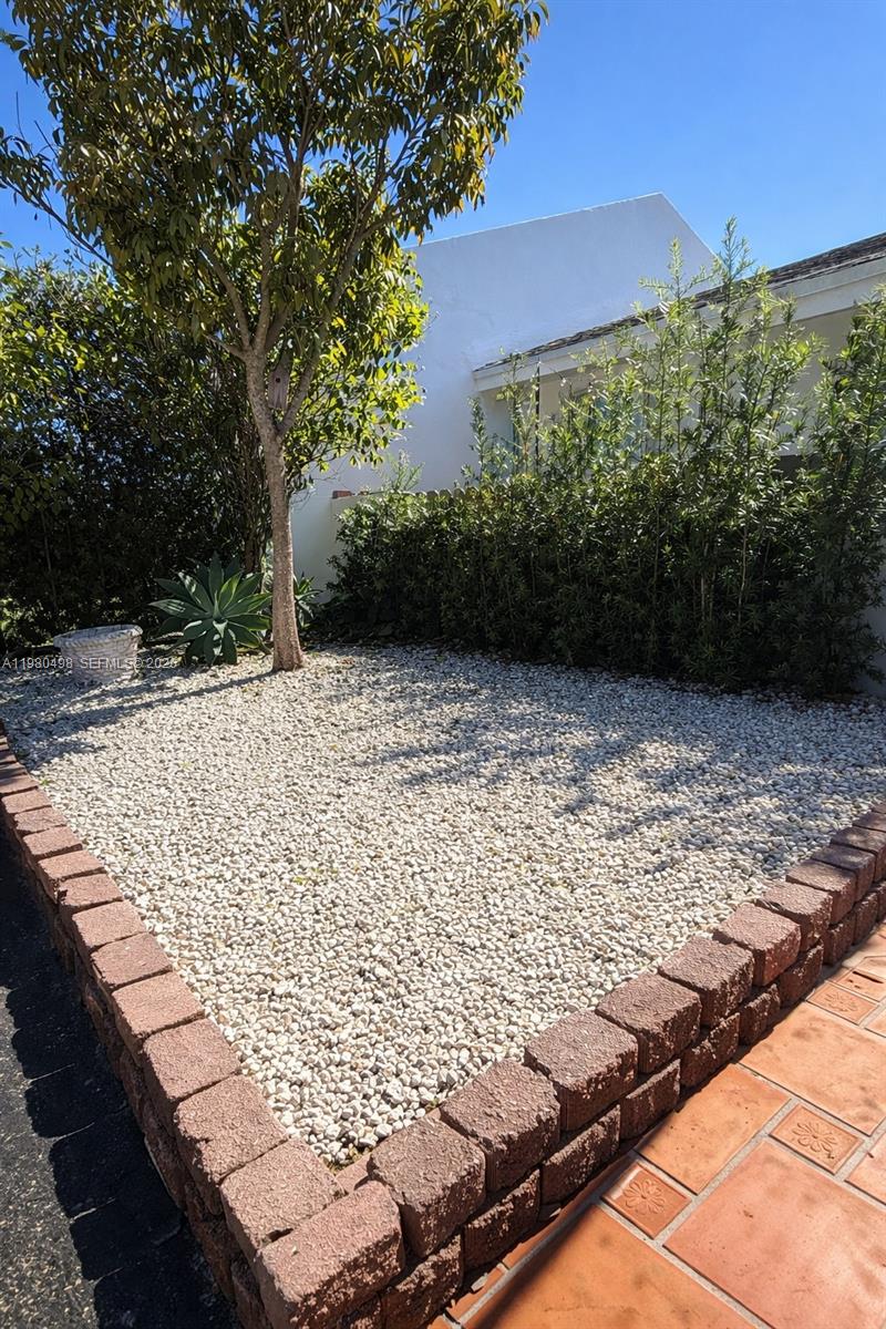 DEVON-AIRE VILLAS SEC 5 - Residential