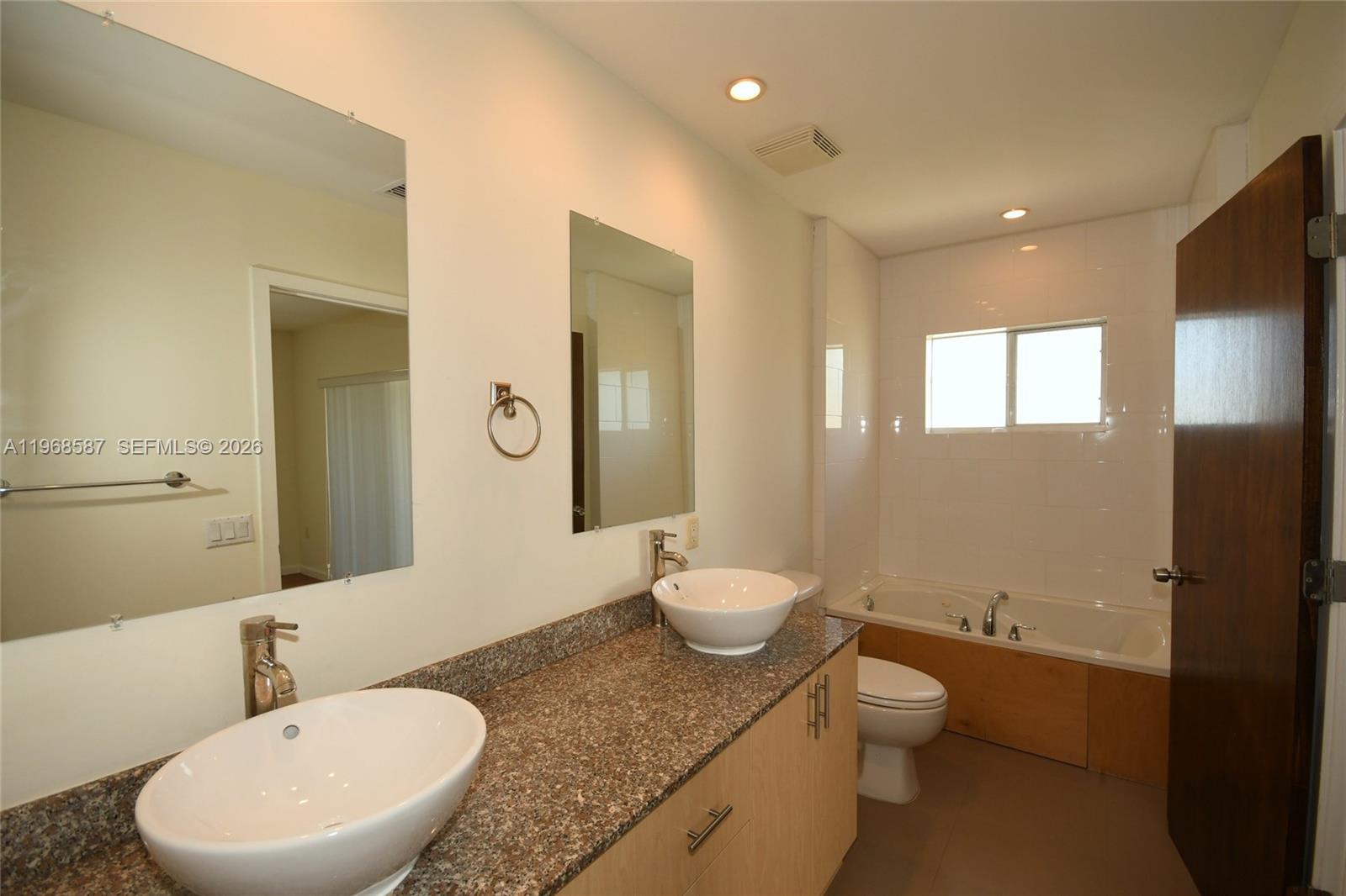 MANDO CONDO - Residential Lease