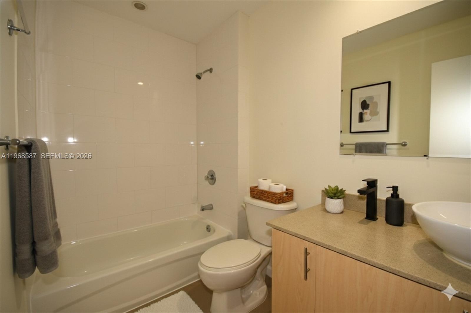 MANDO CONDO - Residential Lease